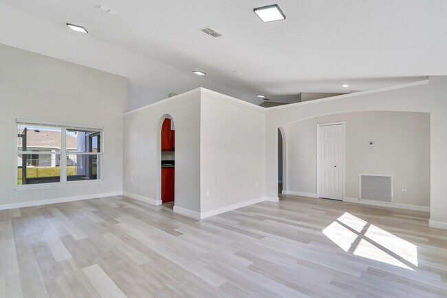 Foto del edificio - 551 SW Lawler Ave