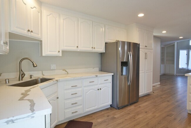 Foto del edificio - Remodeled and Spacious 4 Bedroom 2.5 Bath Home in Desirable South San Jose Neighborhood