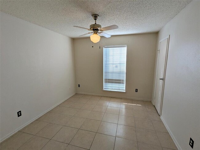 Building Photo - 2120 El Paseo St