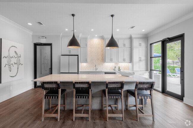 Clubhouse - Turnberry Place Apartments