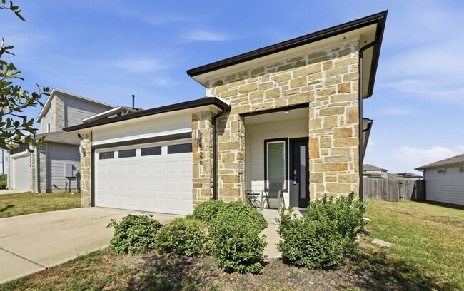 Building Photo - 526 Millbrook Blvd