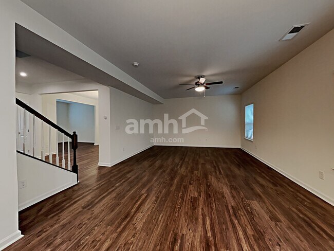Foto del edificio - 5050 Twin River Dr
