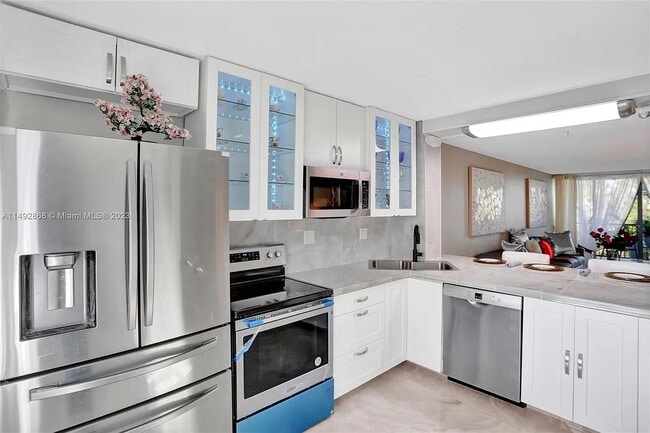 NEW APPLICESS - 7001 Environ Blvd (Lauderhill, FL) Apartment