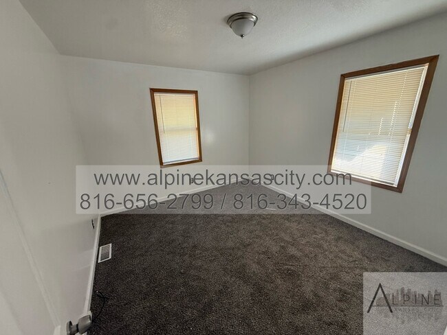 Foto del edificio - Super Affordable HOUSE In Center School Di...