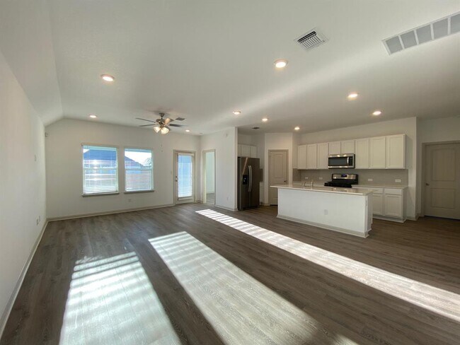 Building Photo - 130 Ft Clark Spgs Dr