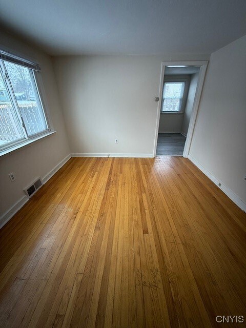 Foto del edificio - 103 Drexler Ave S