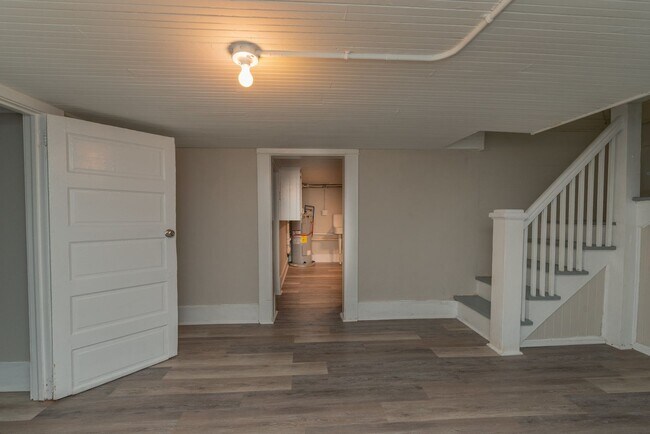 Foto del edificio - MOVE IN SPECIAL!!! $699- Updated 2 bed/1 bath apartment near Medical Center, with brand-new appli...