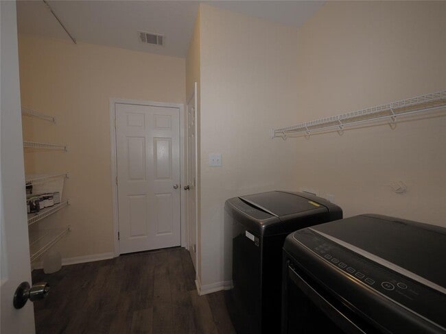 Foto del edificio - 324 Hidden Brook Ln