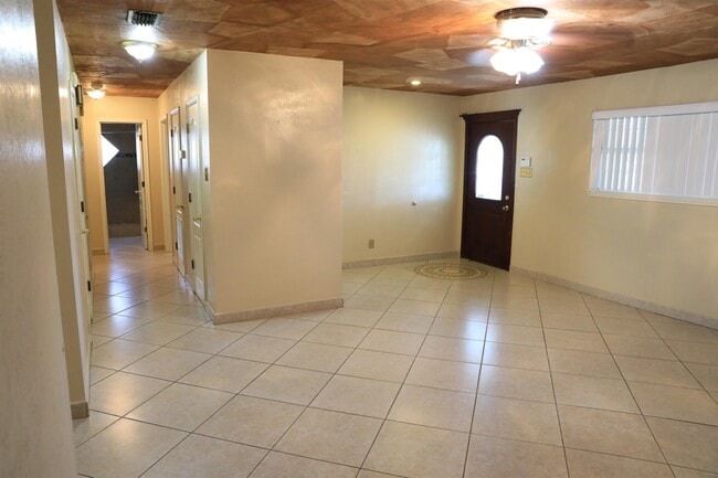 Building Photo - 2901 Mier St