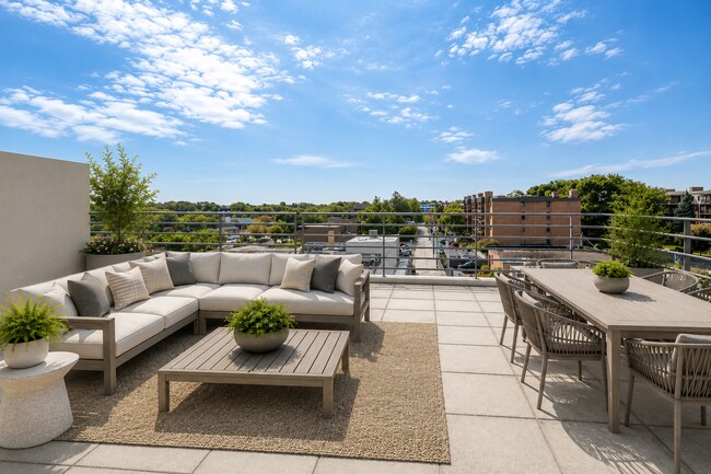 Foto del edificio - Brand-New 1 Bedroom in Downtown Highland Park | Private Terrace | Steps to Metra