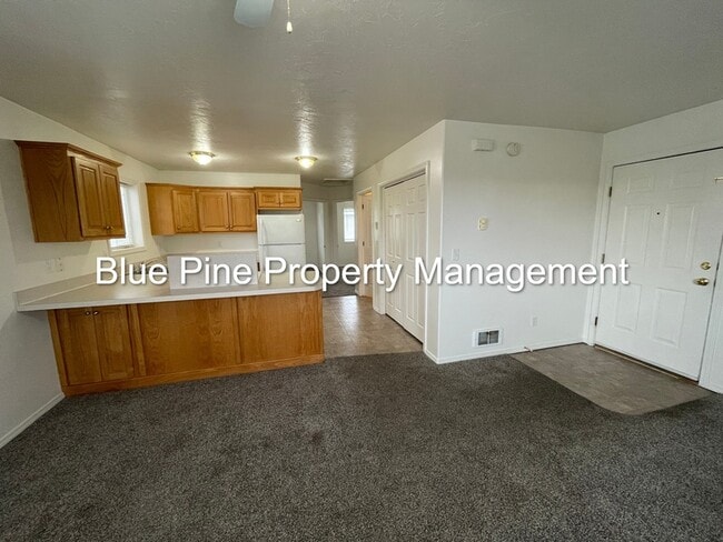 Building Photo - 952 Anne St