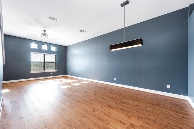 Foto del edificio - 7650 Springhill St