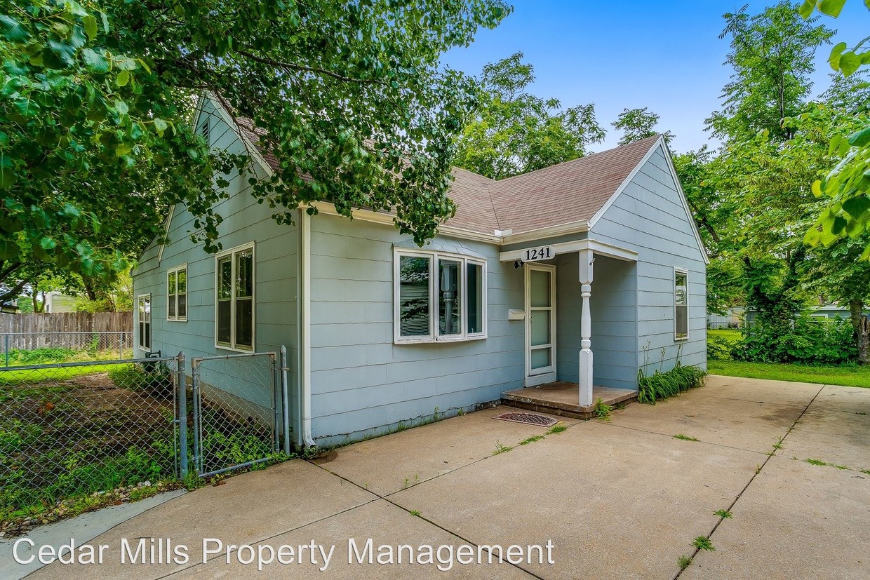 Primary Photo - 3 br, 1 bath House - 1241 W. Merton