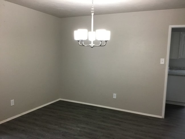 Building Photo - 3/2/2 Fantastic Open Floor Plan