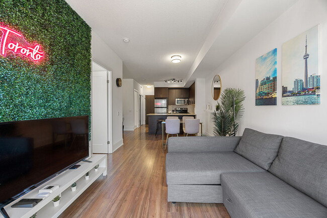 Photo du bâtiment - FULLY FURNISHED LUXURY CONDO IN HEART OF TORONTO