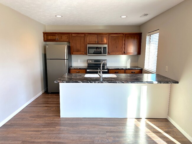 Foto del edificio - 3005 Zenith Ave