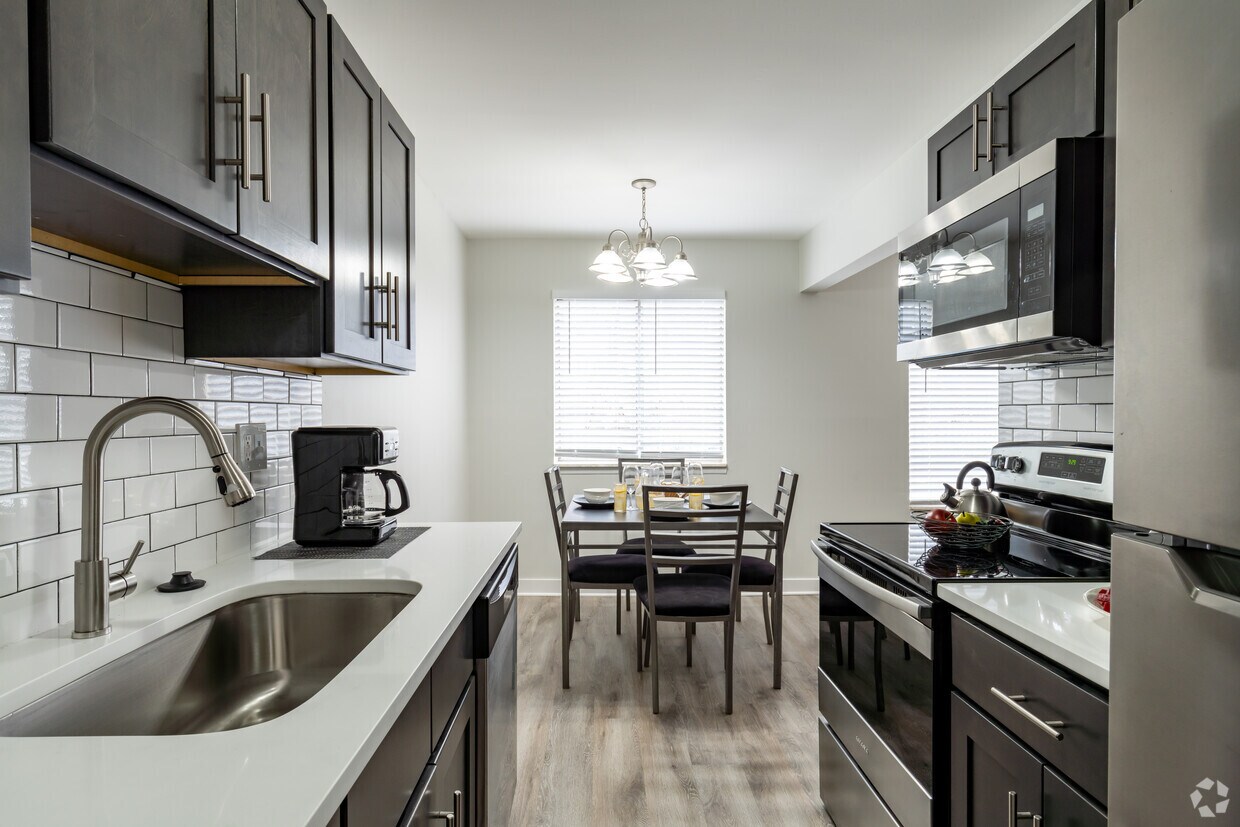 Bloomfield Square Apartments in Auburn Hills, MI