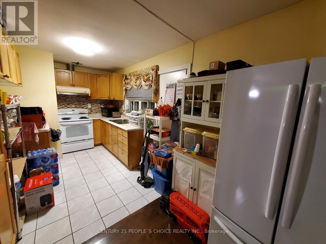Primary Photo - 944 Midland Ave