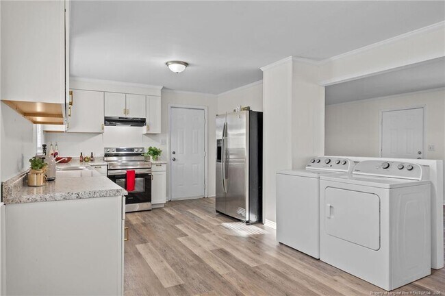 Building Photo - 306 Glenola St