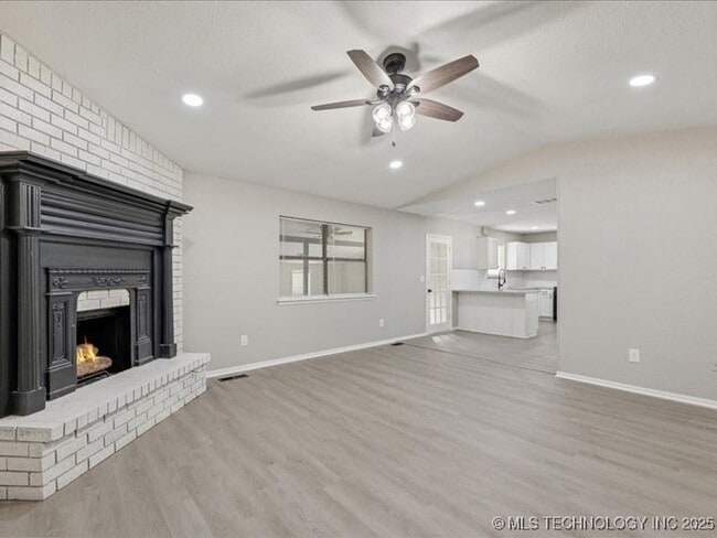 Building Photo - 3001 S Ash Ct