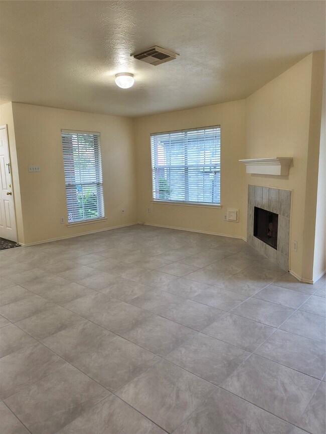 Foto del edificio - 11723 Berry Meadow Dr