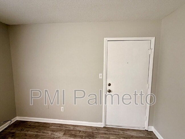 Building Photo - 1908 Tall Pines Cir