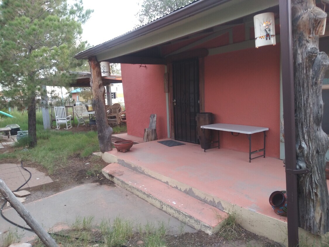 Foto del edificio - 1005 B Ave