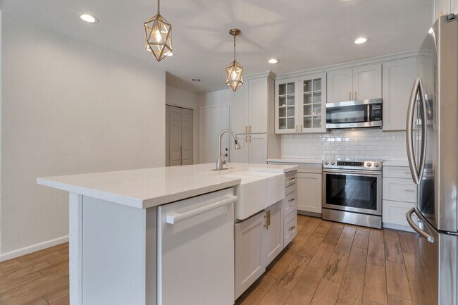 Foto del edificio - 6719 W McRae Way