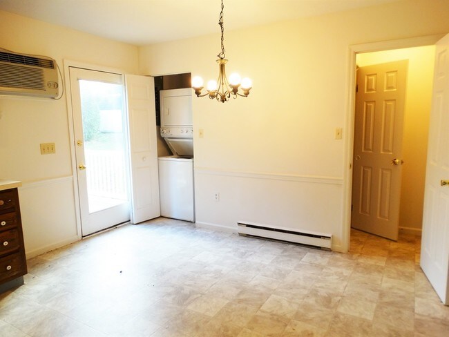 Building Photo - 203 Riverview Dr