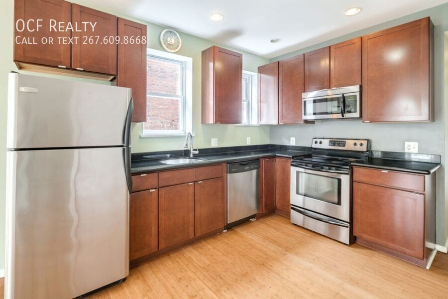 Primary Photo - 5035 Walton Ave