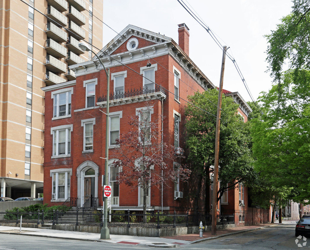 Building Photo - Logan House Apartments