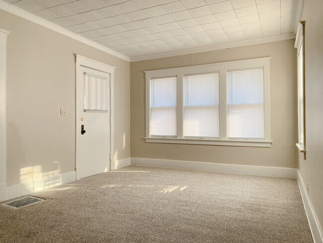 Foto del edificio - 2436 Laurel Ave N