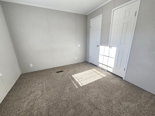 Building Photo - 46000 Geddes Rd