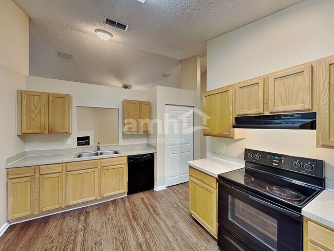 Building Photo - 1080 Camelia St