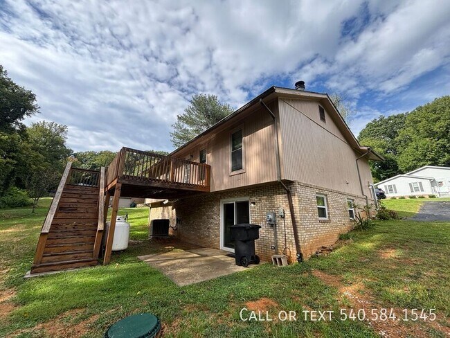 Foto del edificio - 6421 Orchard View Ln