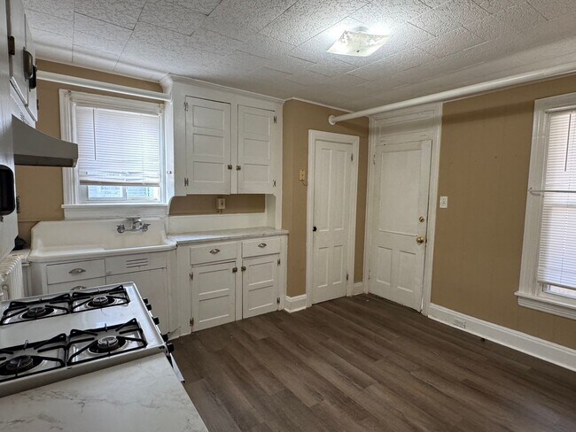 Building Photo - 209 Reno Ave