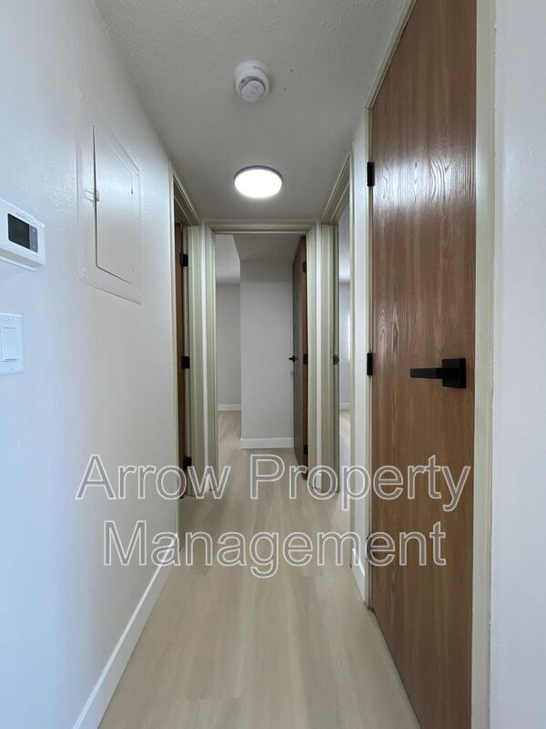 Building Photo - 535 W Saunders Ave