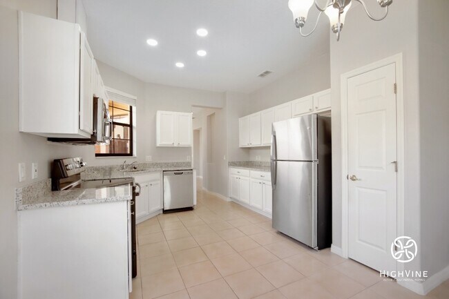 Building Photo - 728 Grand Canal Dr