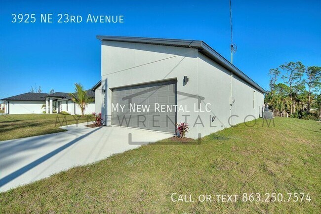 Building Photo - 3925 NE 23rd Ave