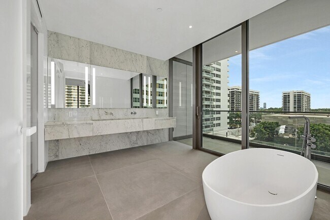 Building Photo - 2000 S Ocean Dr
