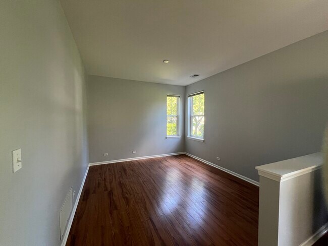 Foto del edificio - 234 Grand Ridge Rd