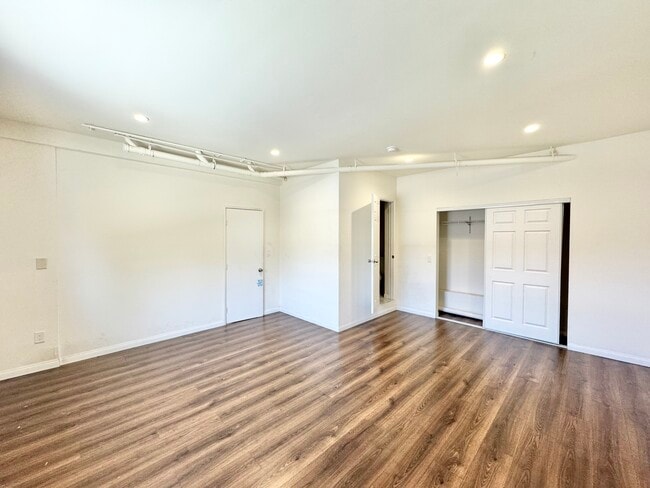Foto del edificio - 1023 Larch St
