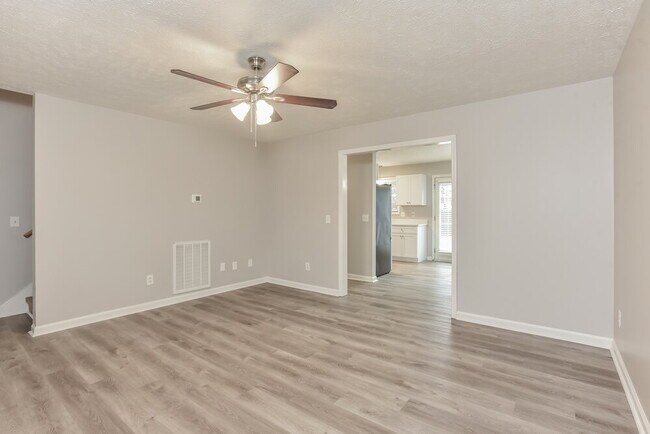 Building Photo - 1995 Bolden Dr