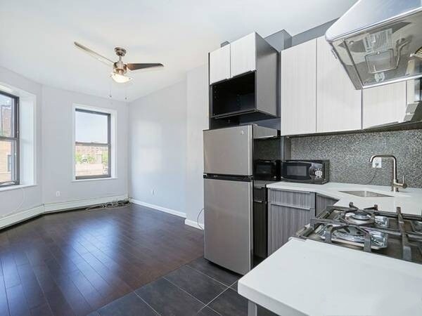 Building Photo - 552 W 183rd St
