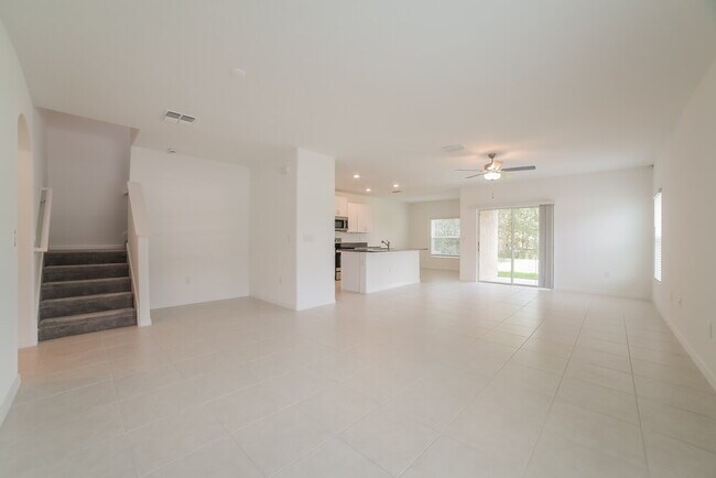 Building Photo - 7230 Spring Snowflake Ave