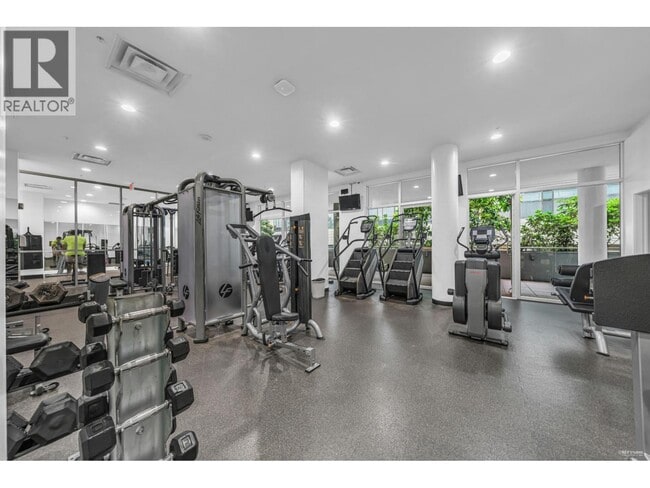 Building Photo - 833 Homer St