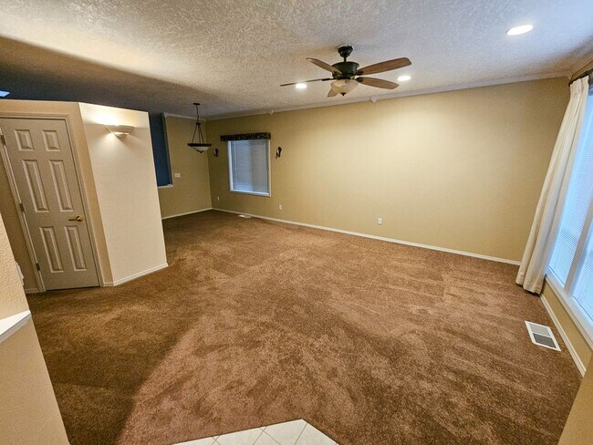 Building Photo - 2837 Lower Breckenridge Loop NW