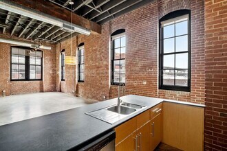 Building Photo - 614 S 7th St