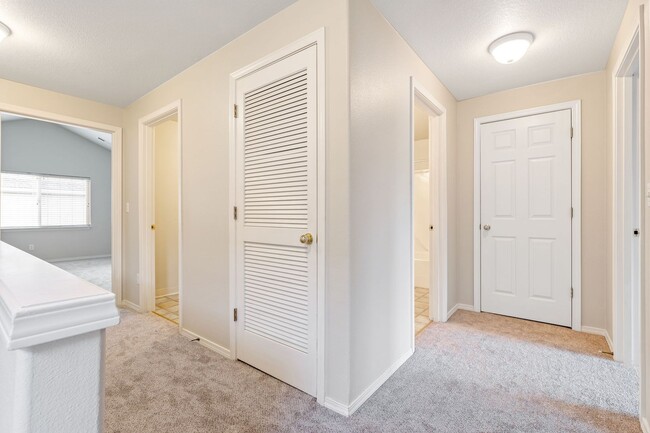 Building Photo - Autumn Meadows Home - 3 bd, 2.5 ba - 1,568...
