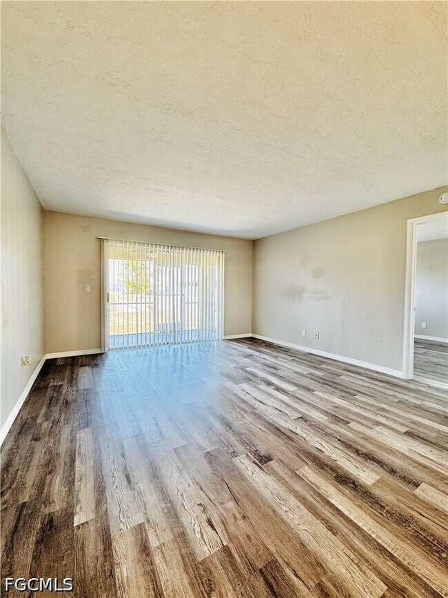 Foto del edificio - 706 SE 13th Ct